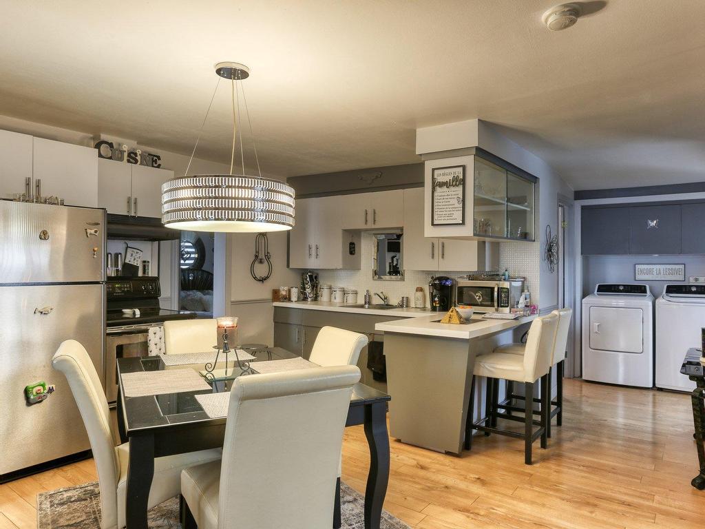 









2743

 - 2745


Av. de la Montagne

,
Shawinigan,




QC
G9N6K4

