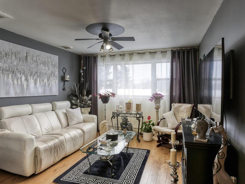 









2743

 - 2745


Av. de la Montagne

,
Shawinigan,




QC
G9N6K4

