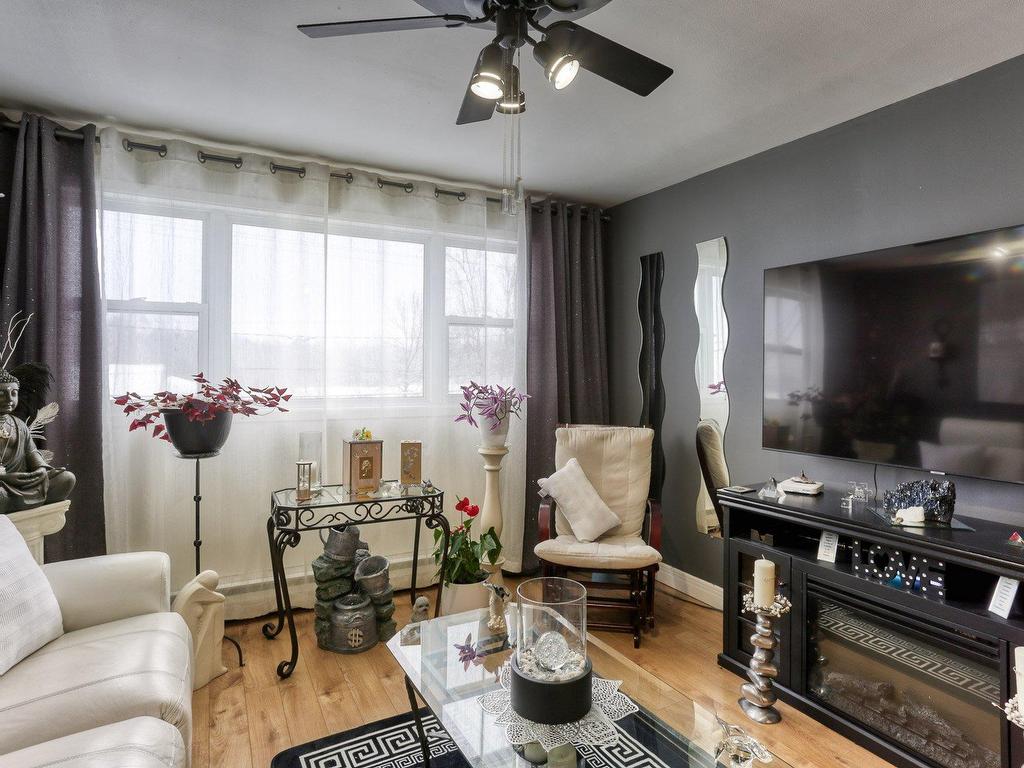 









2743

 - 2745


Av. de la Montagne

,
Shawinigan,




QC
G9N6K4

