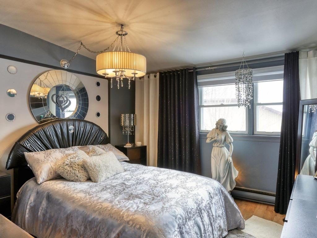 









2743

 - 2745


Av. de la Montagne

,
Shawinigan,




QC
G9N6K4

