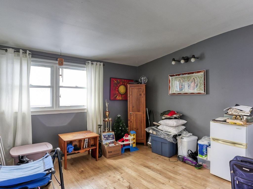 









2743

 - 2745


Av. de la Montagne

,
Shawinigan,




QC
G9N6K4

