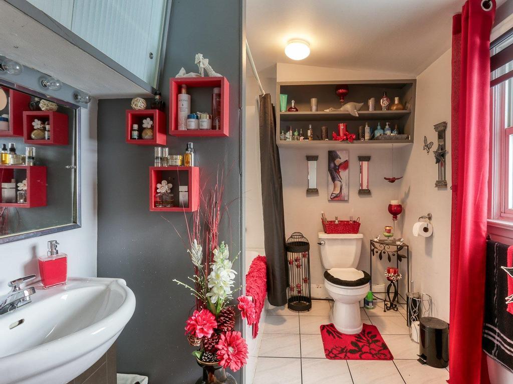 









2743

 - 2745


Av. de la Montagne

,
Shawinigan,




QC
G9N6K4

