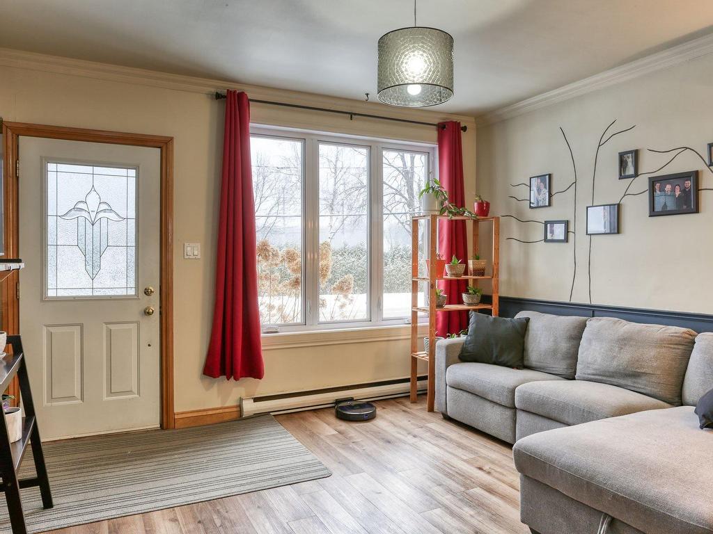 









2743

 - 2745


Av. de la Montagne

,
Shawinigan,




QC
G9N6K4

