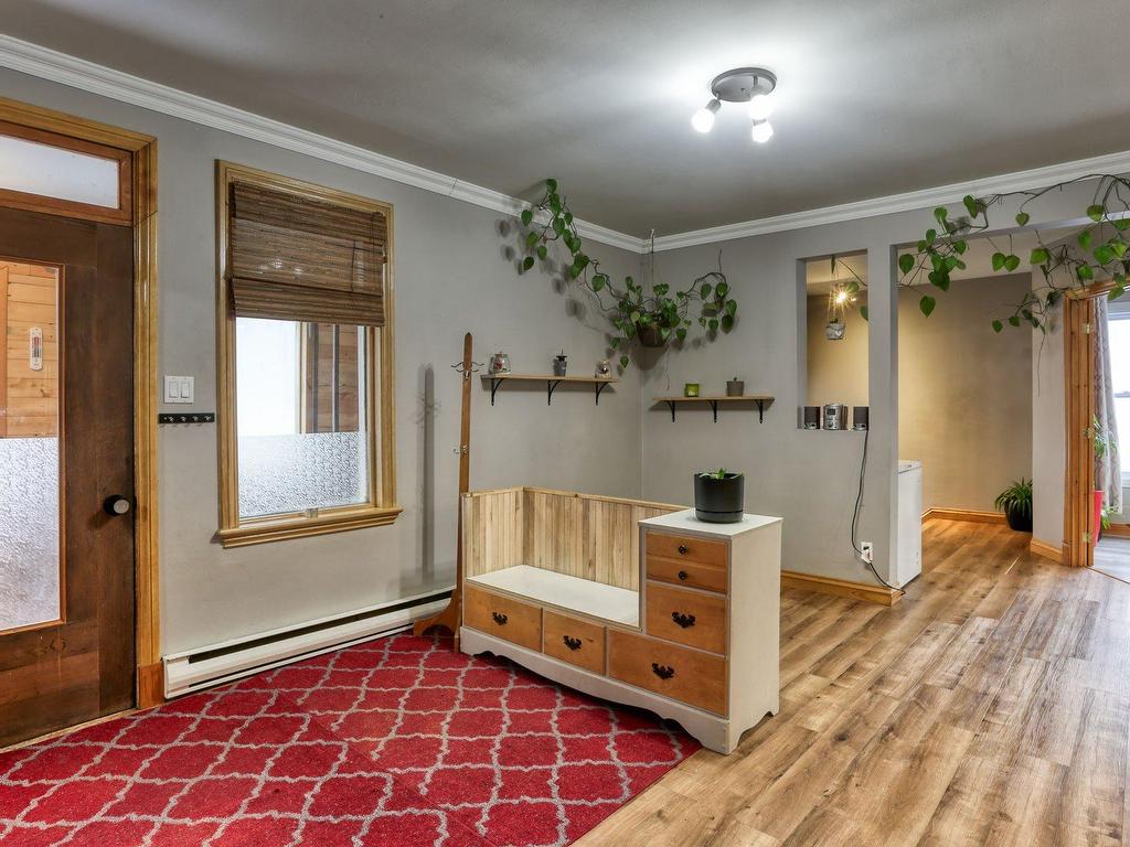 









2743

 - 2745


Av. de la Montagne

,
Shawinigan,




QC
G9N6K4

