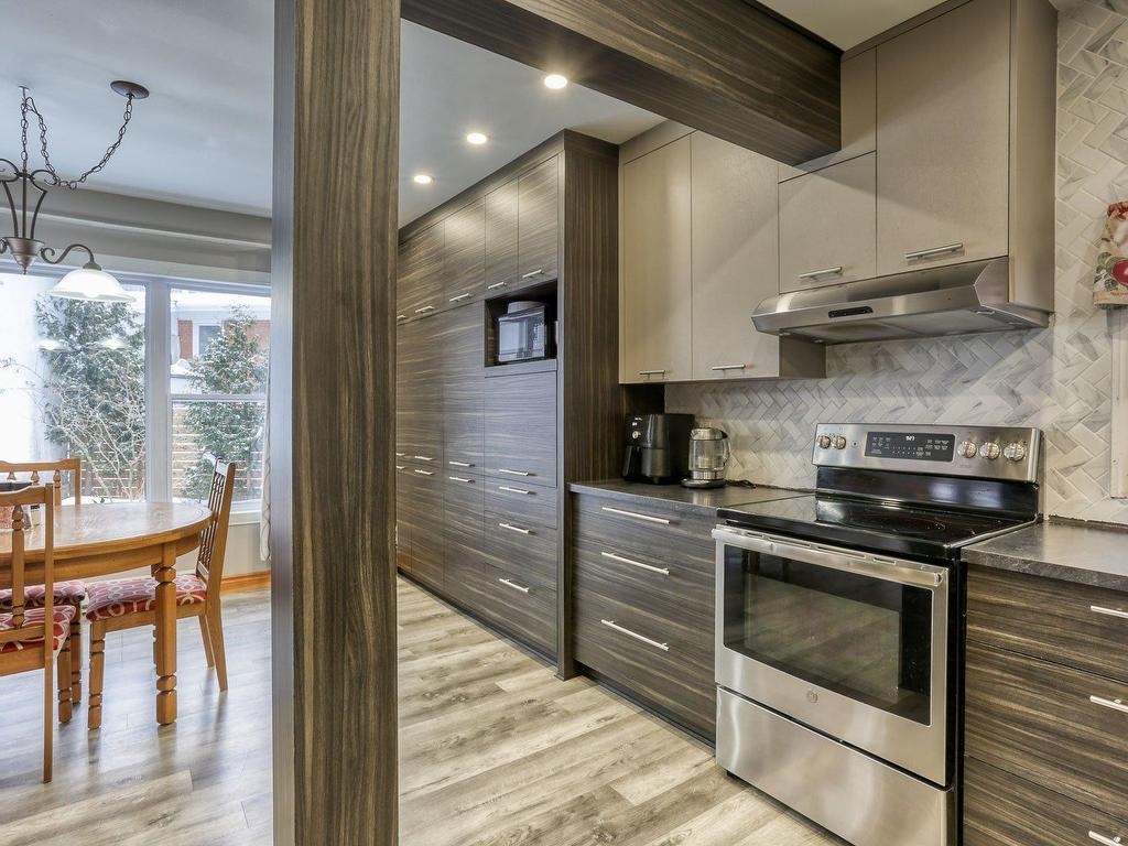 









2743

 - 2745


Av. de la Montagne

,
Shawinigan,




QC
G9N6K4


