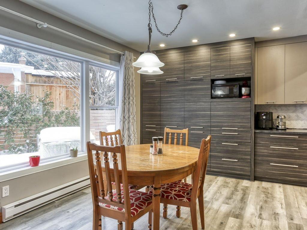 









2743

 - 2745


Av. de la Montagne

,
Shawinigan,




QC
G9N6K4

