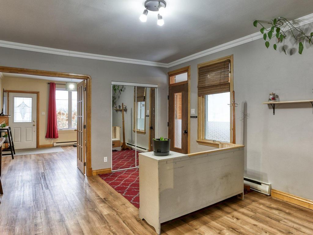 









2743

 - 2745


Av. de la Montagne

,
Shawinigan,




QC
G9N6K4

