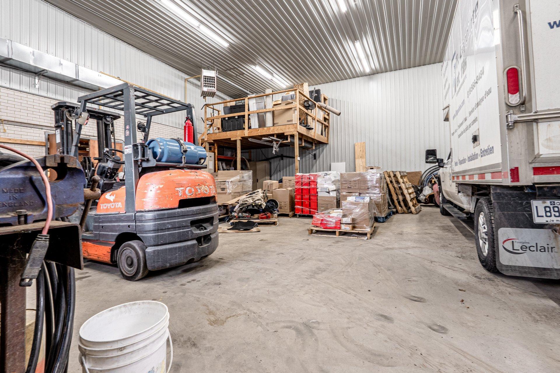 









774


Rue Cowie

,
Granby,




QC
J2G3Y1

