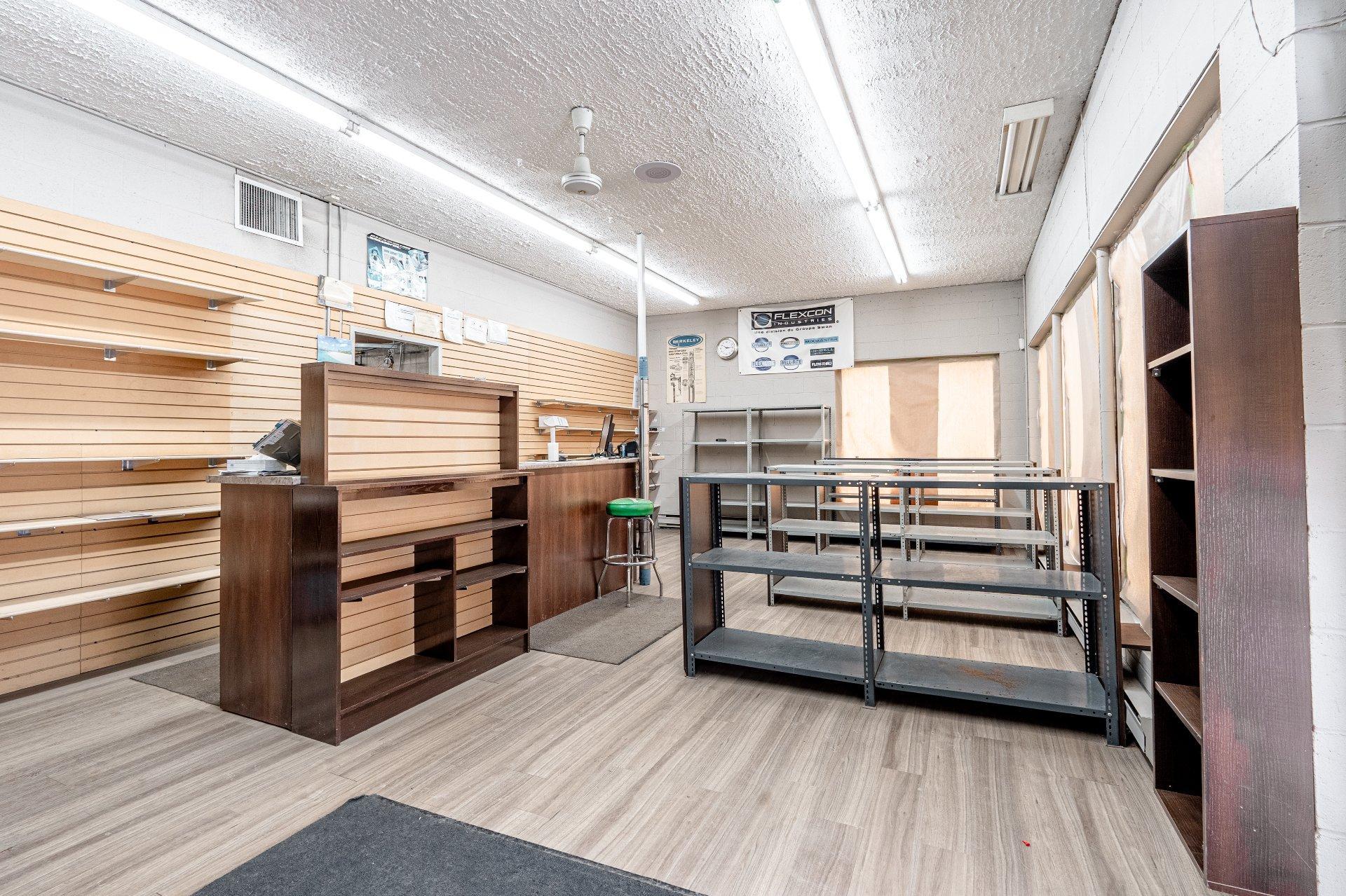 









774


Rue Cowie

,
Granby,




QC
J2G3Y1

