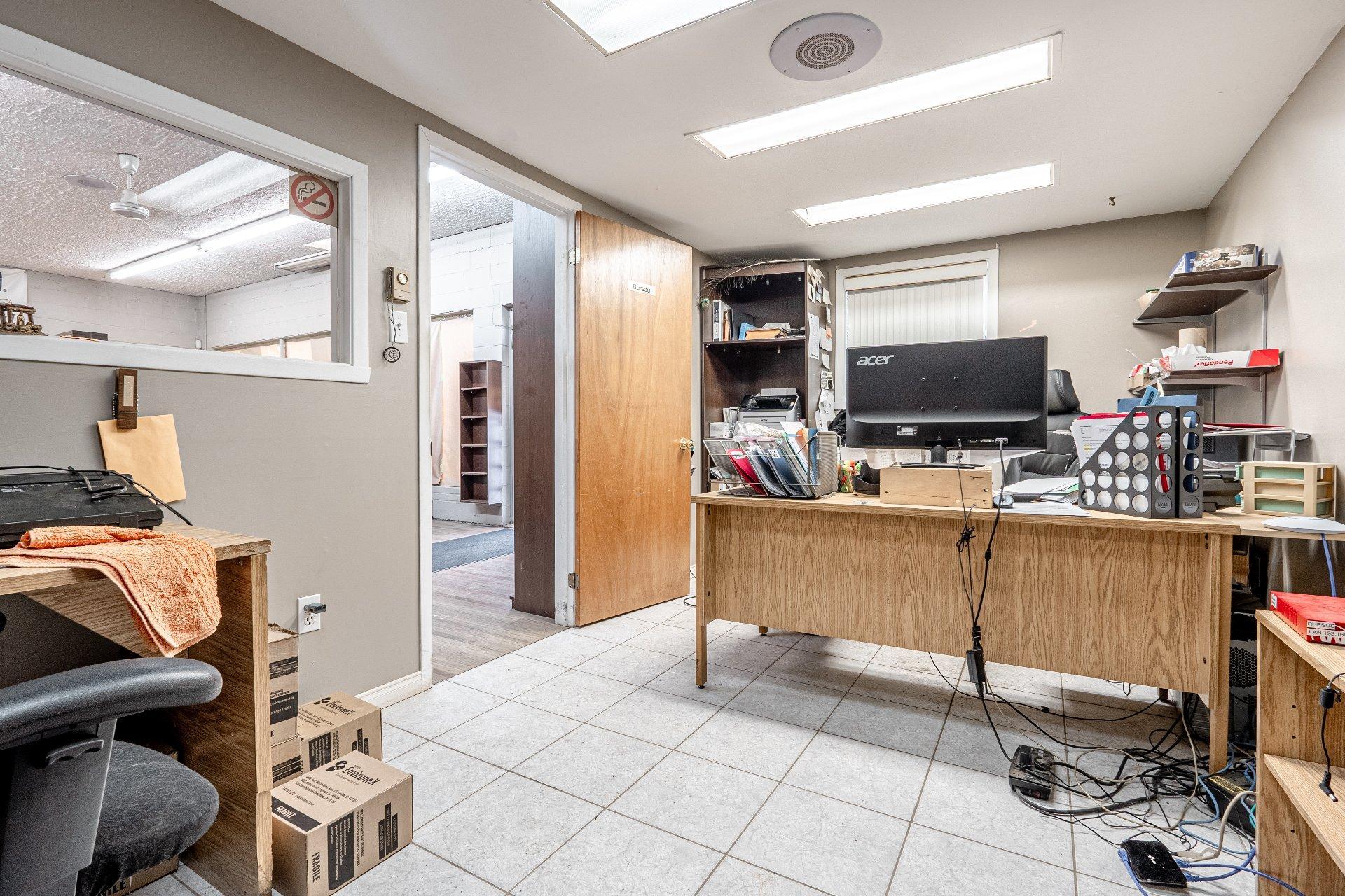 









774


Rue Cowie

,
Granby,




QC
J2G3Y1

