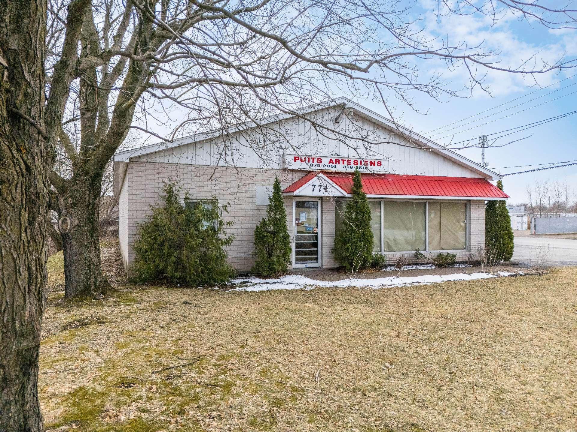 









774


Rue Cowie

,
Granby,




QC
J2G3Y1


