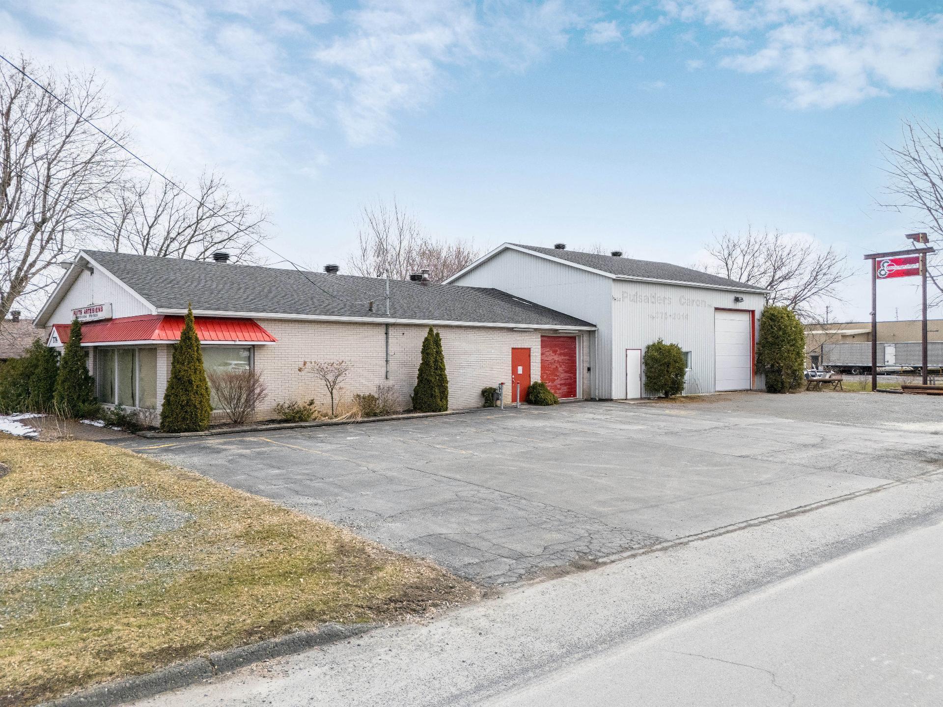 









774


Rue Cowie

,
Granby,




QC
J2G3Y1


