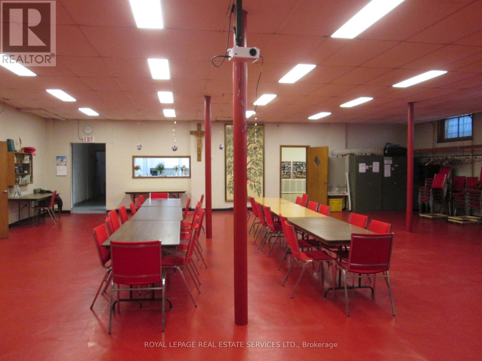 












410 COLLEGE STREET

,
Toronto,




Ontario
M5T1S8

