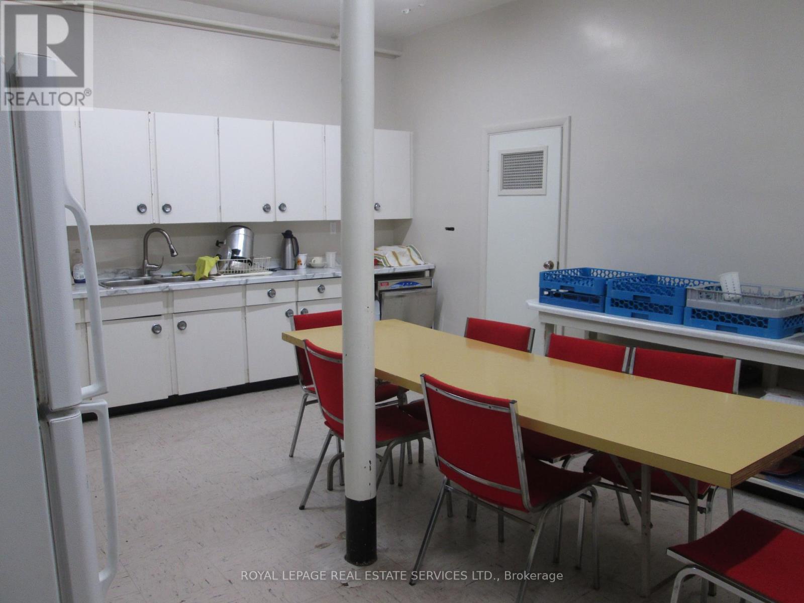 












410 COLLEGE STREET

,
Toronto,




Ontario
M5T1S8

