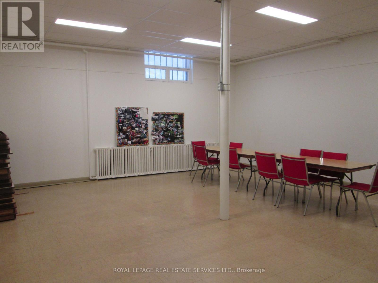 












410 COLLEGE STREET

,
Toronto,




Ontario
M5T1S8

