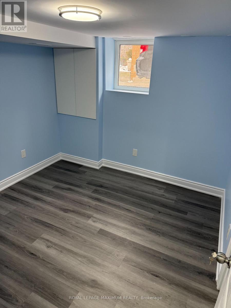 












LOWER - 5 LAWRENCE CRESCENT

,
Brampton,




Ontario
L6W2P2


