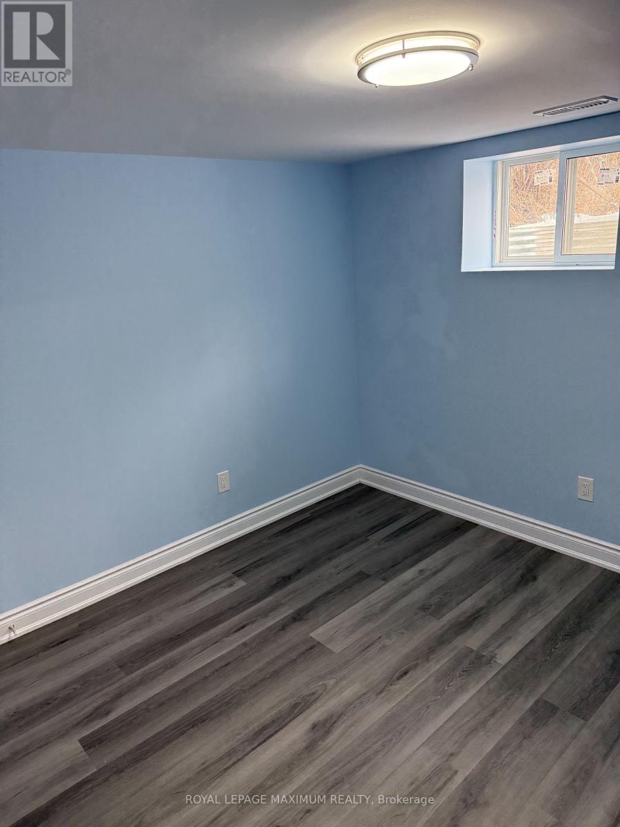 












LOWER - 5 LAWRENCE CRESCENT

,
Brampton,




Ontario
L6W2P2

