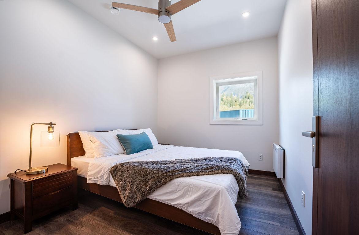 









1240


Powerhouse

Road, 4104/4204,
Revelstoke,




BC
V0E 2S0

