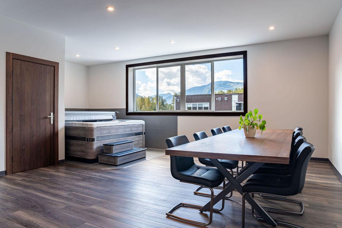 









1240


Powerhouse

Road, 4104/4204,
Revelstoke,




BC
V0E 2S0

