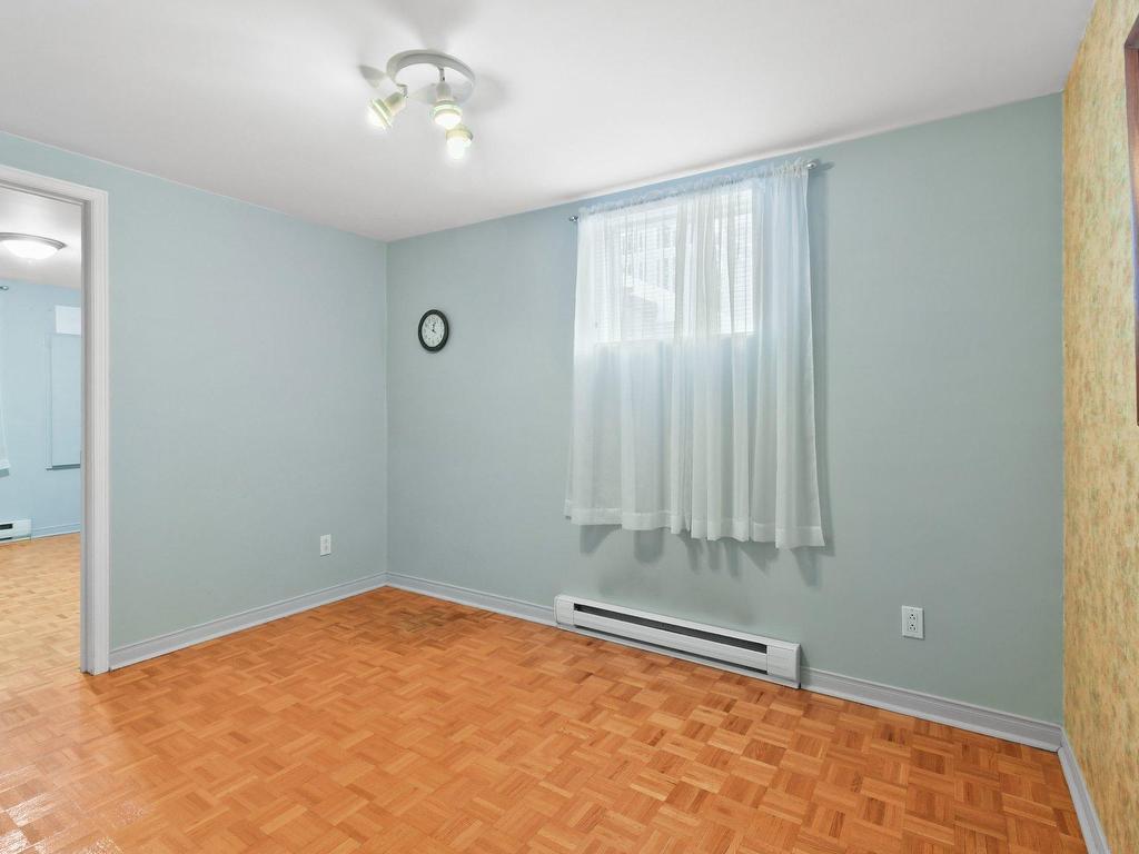 









6615


Rue Booker

,
Brossard,




QC
J4Z3S1

