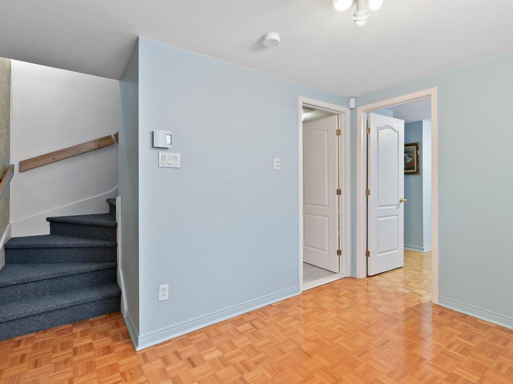 









6615


Rue Booker

,
Brossard,




QC
J4Z3S1

