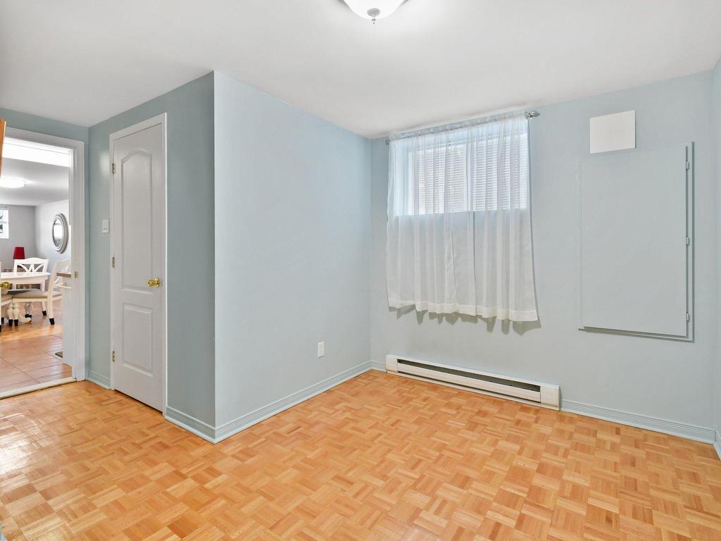 









6615


Rue Booker

,
Brossard,




QC
J4Z3S1

