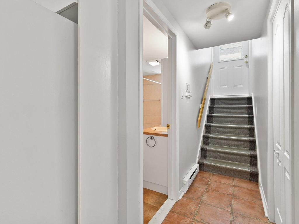 









6615


Rue Booker

,
Brossard,




QC
J4Z3S1

