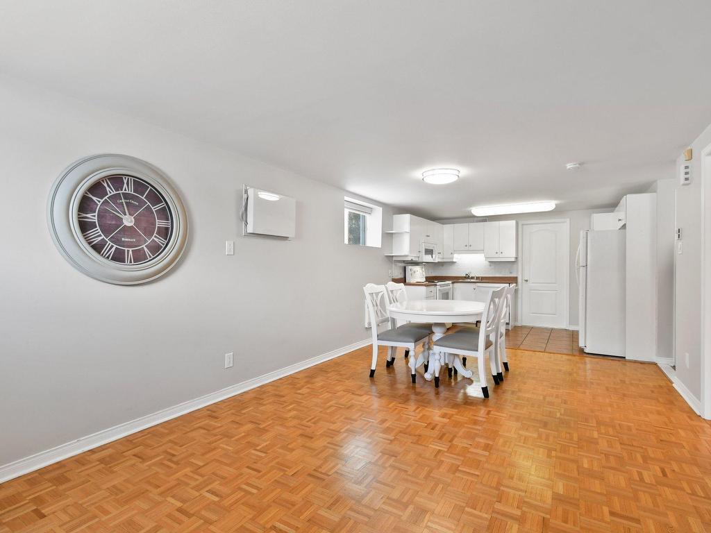 









6615


Rue Booker

,
Brossard,




QC
J4Z3S1

