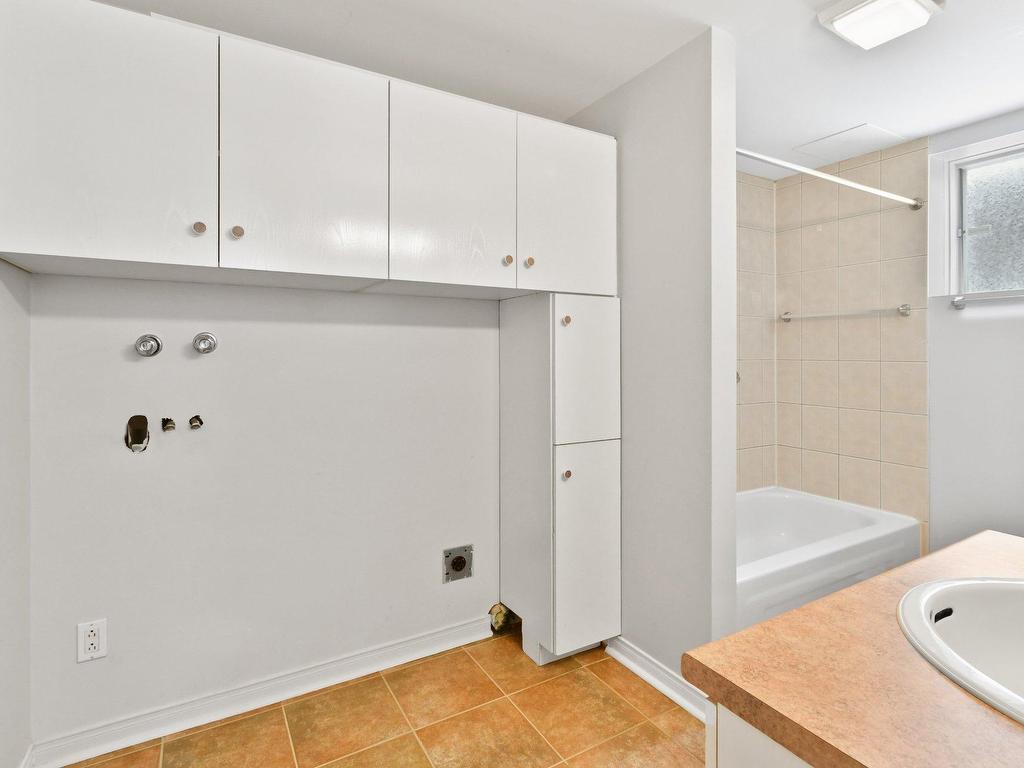 









6615


Rue Booker

,
Brossard,




QC
J4Z3S1


