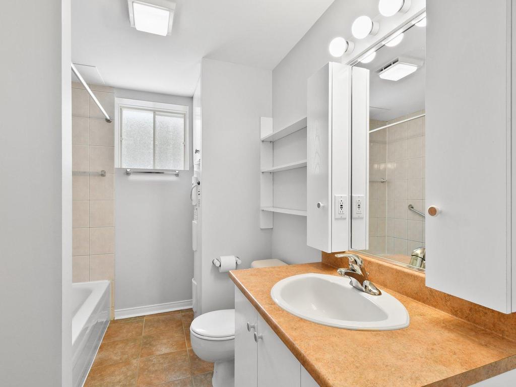 









6615


Rue Booker

,
Brossard,




QC
J4Z3S1

