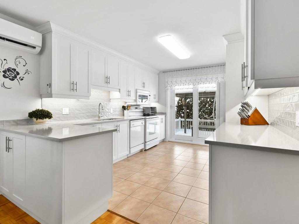 









6615


Rue Booker

,
Brossard,




QC
J4Z3S1

