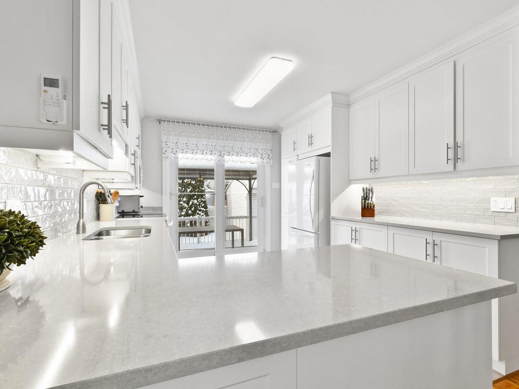 









6615


Rue Booker

,
Brossard,




QC
J4Z3S1

