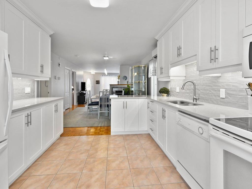 









6615


Rue Booker

,
Brossard,




QC
J4Z3S1

