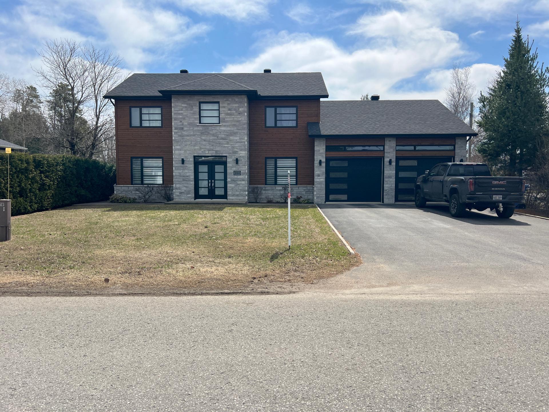 









2100


Rue Jérôme-Hamel

,
Trois-Rivières,




QC
G8V1W3

