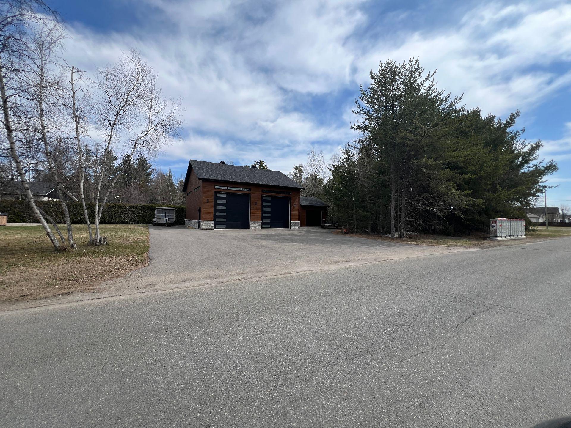 









2100


Rue Jérôme-Hamel

,
Trois-Rivières,




QC
G8V1W3

