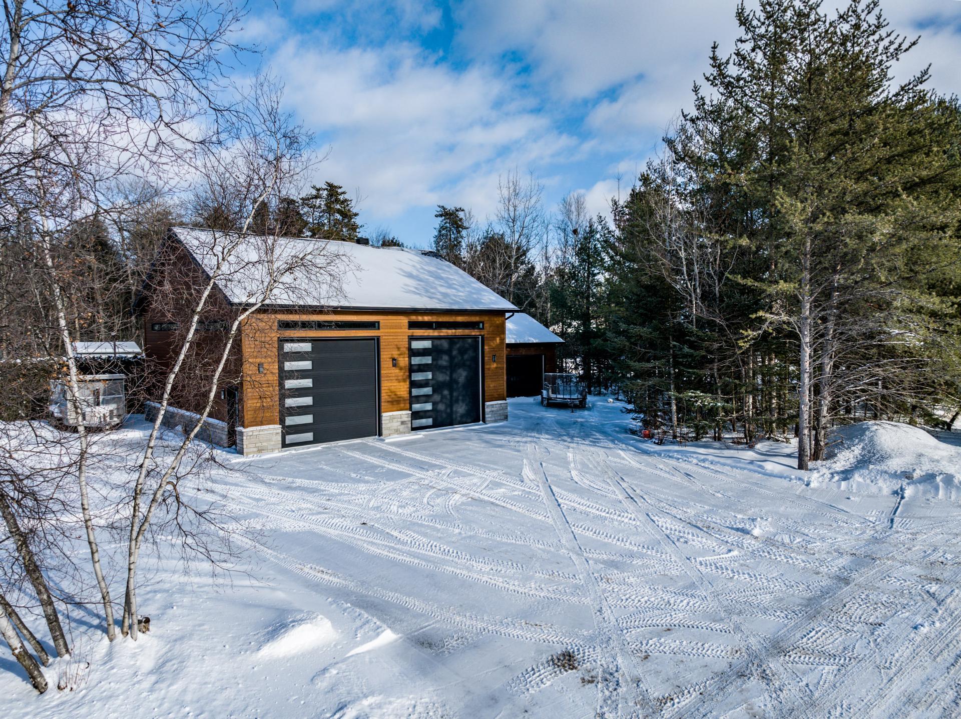 









2100


Rue Jérôme-Hamel

,
Trois-Rivières,




QC
G8V1W3

