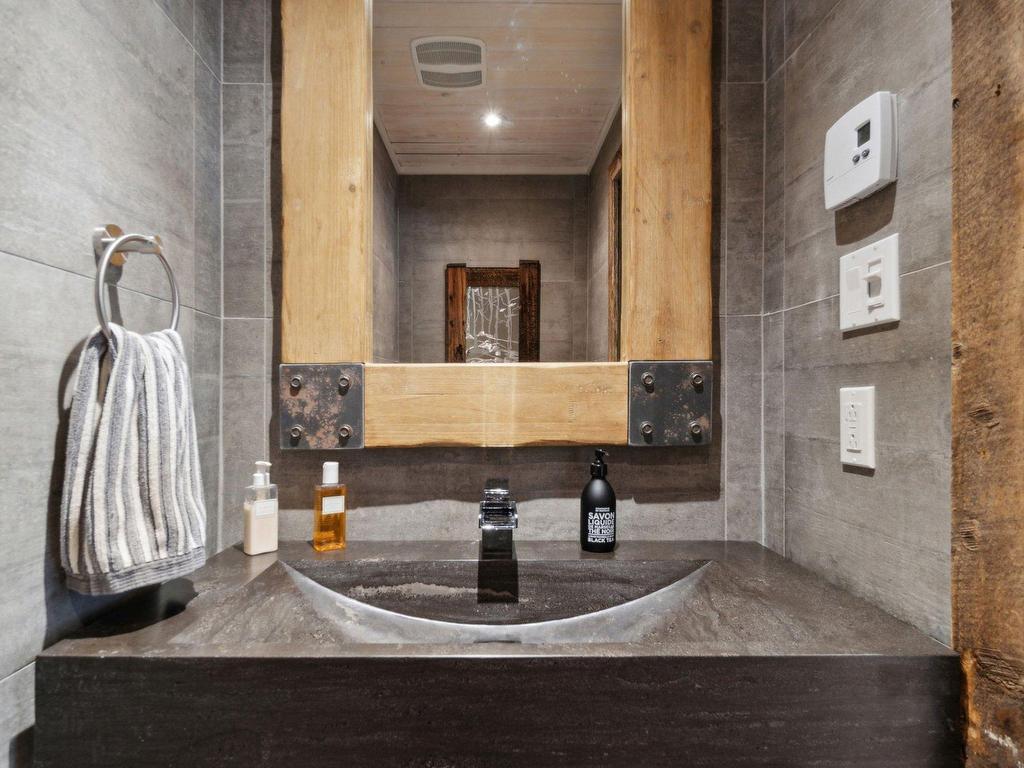 









151Z


Ch. Claude-Lefebvre

,
Mont-Tremblant,




QC
J8E1G3

