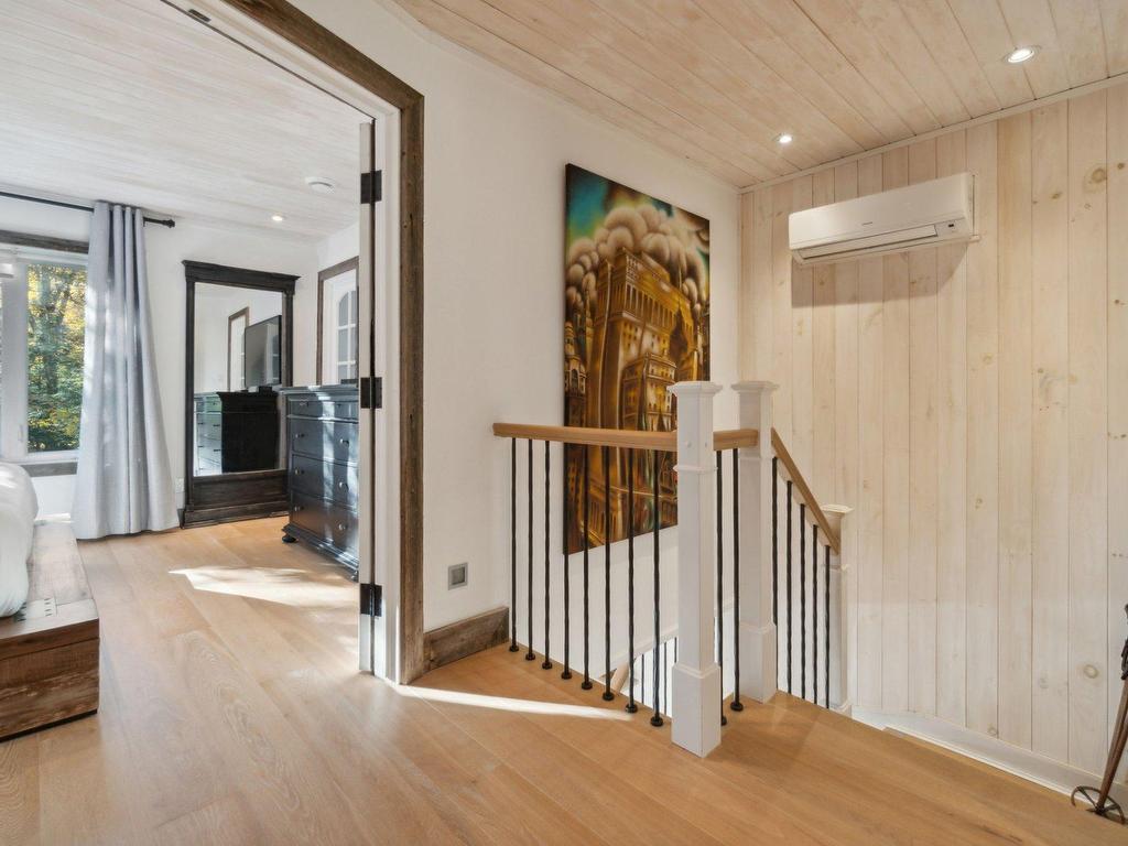 









151Z


Ch. Claude-Lefebvre

,
Mont-Tremblant,




QC
J8E1G3

