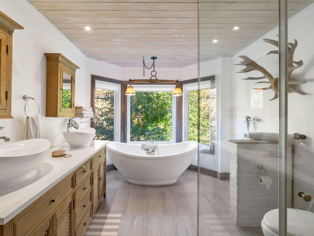 









151Z


Ch. Claude-Lefebvre

,
Mont-Tremblant,




QC
J8E1G3

