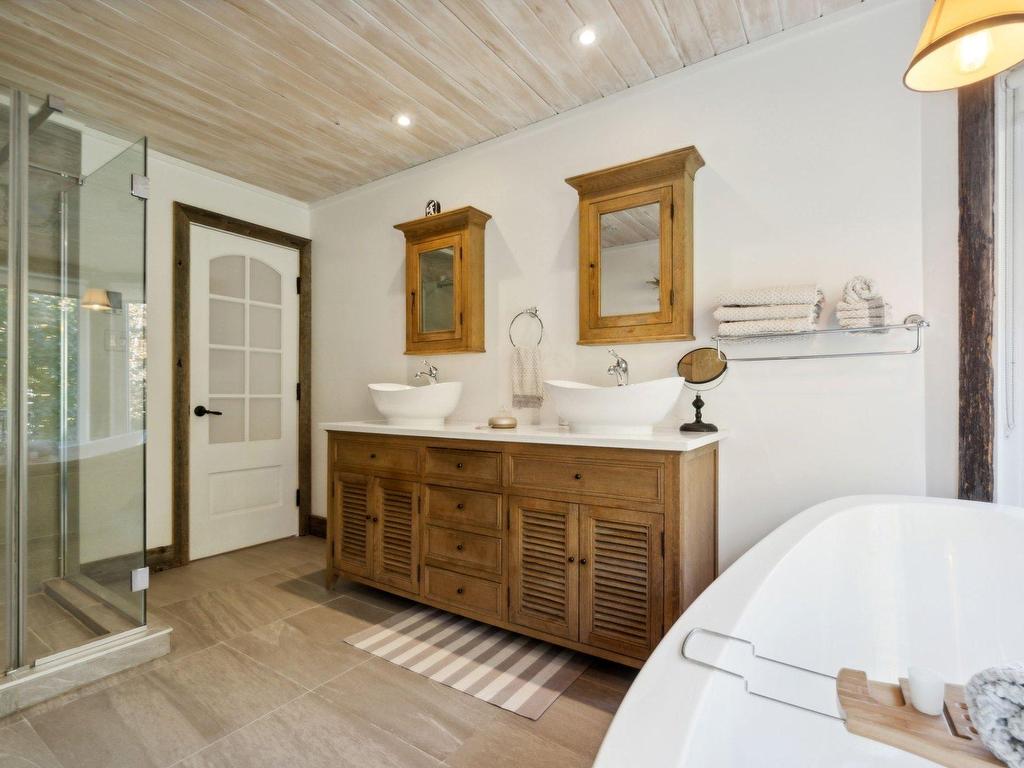 









151Z


Ch. Claude-Lefebvre

,
Mont-Tremblant,




QC
J8E1G3

