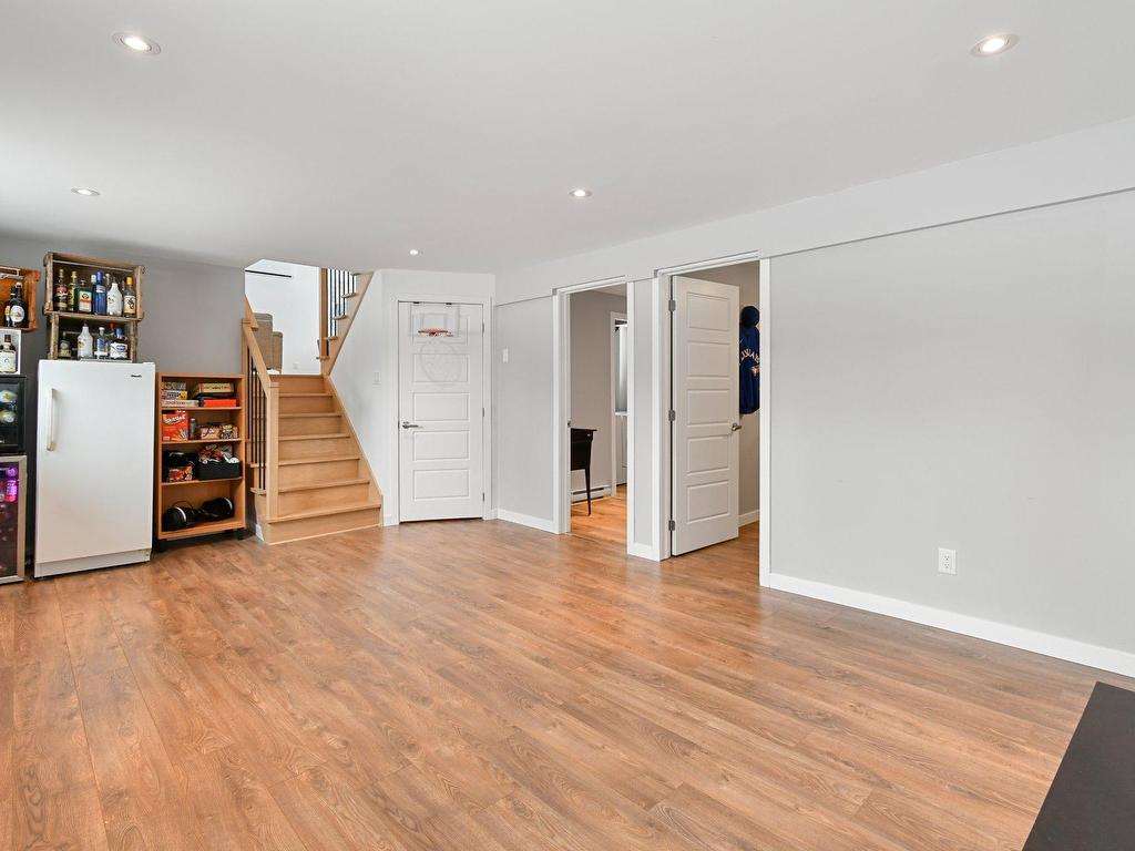 









273


Rue des Colibris

,
Beloeil,




QC
J3G5J5

