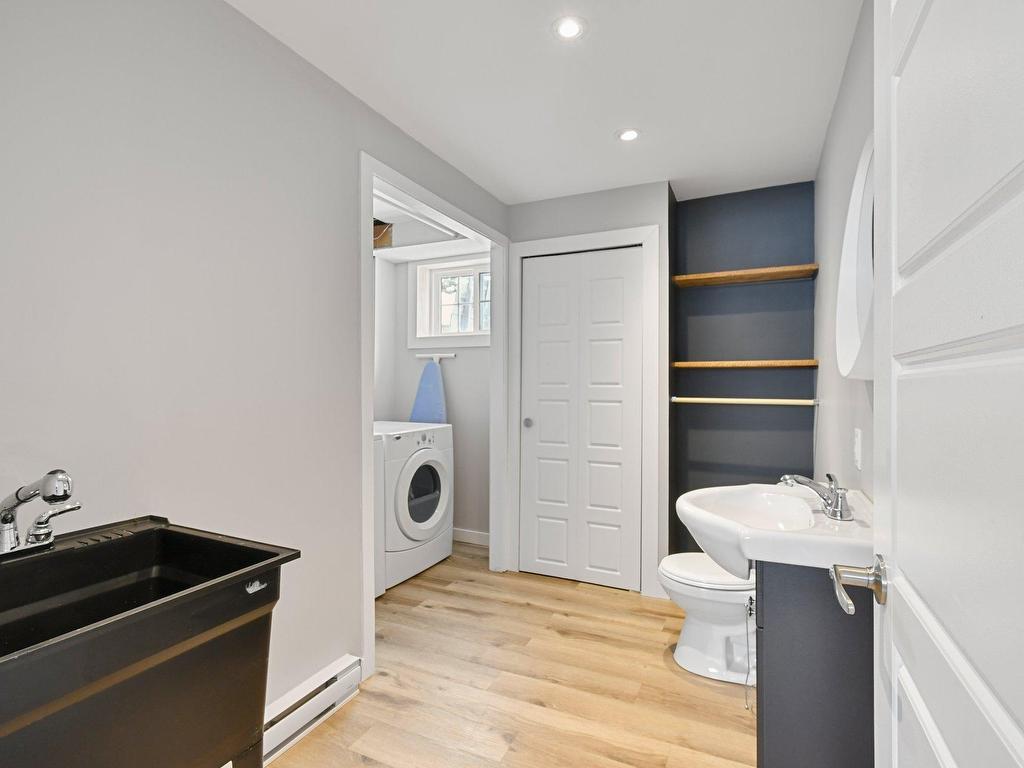 









273


Rue des Colibris

,
Beloeil,




QC
J3G5J5

