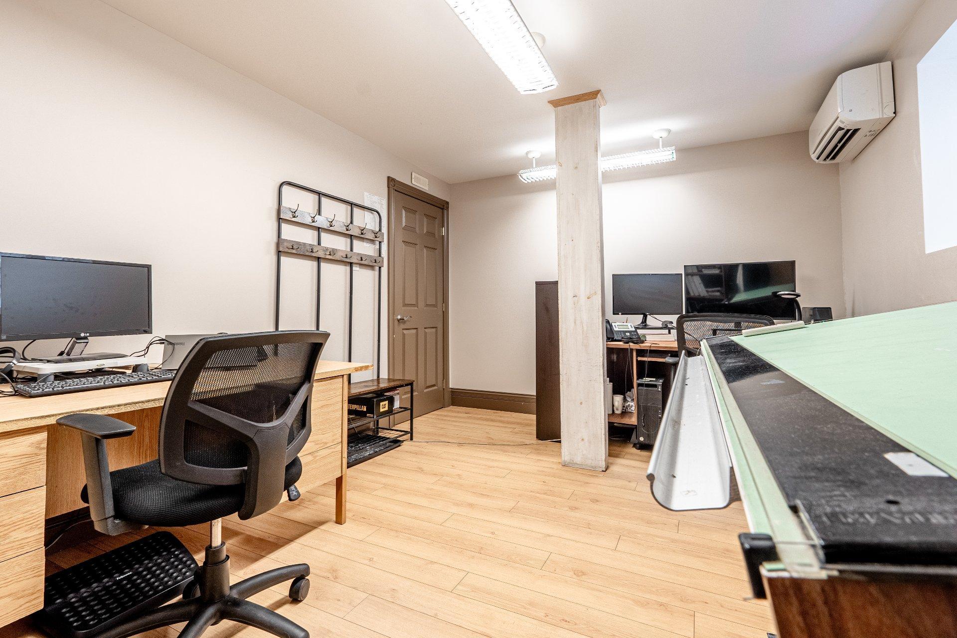









1340

 - 1344


Rue King O.

,
Sherbrooke (Les Nations),




QC
J1J2B6

