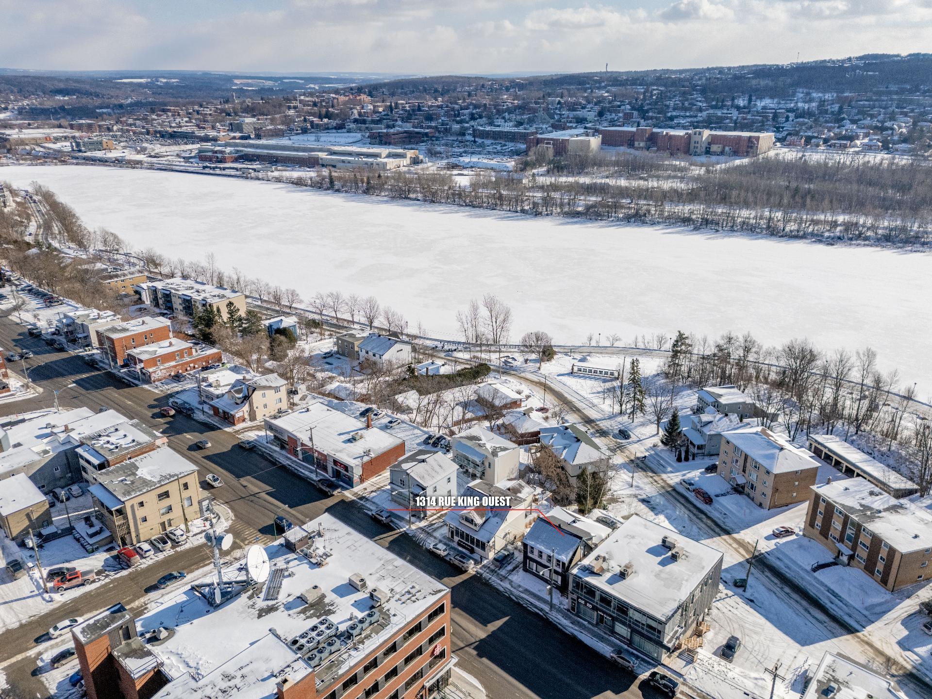 









1340

 - 1344


Rue King O.

,
Sherbrooke (Les Nations),




QC
J1J2B6

