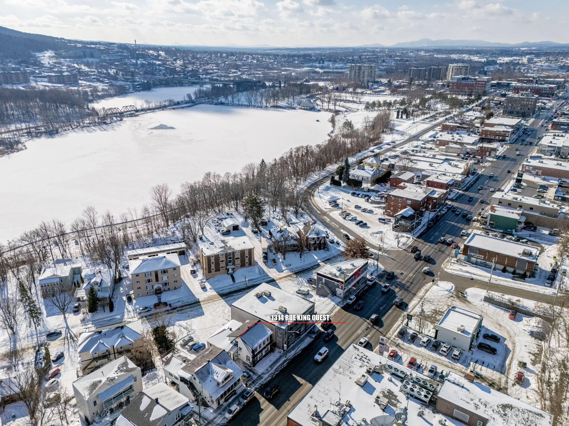 









1340

 - 1344


Rue King O.

,
Sherbrooke (Les Nations),




QC
J1J2B6

