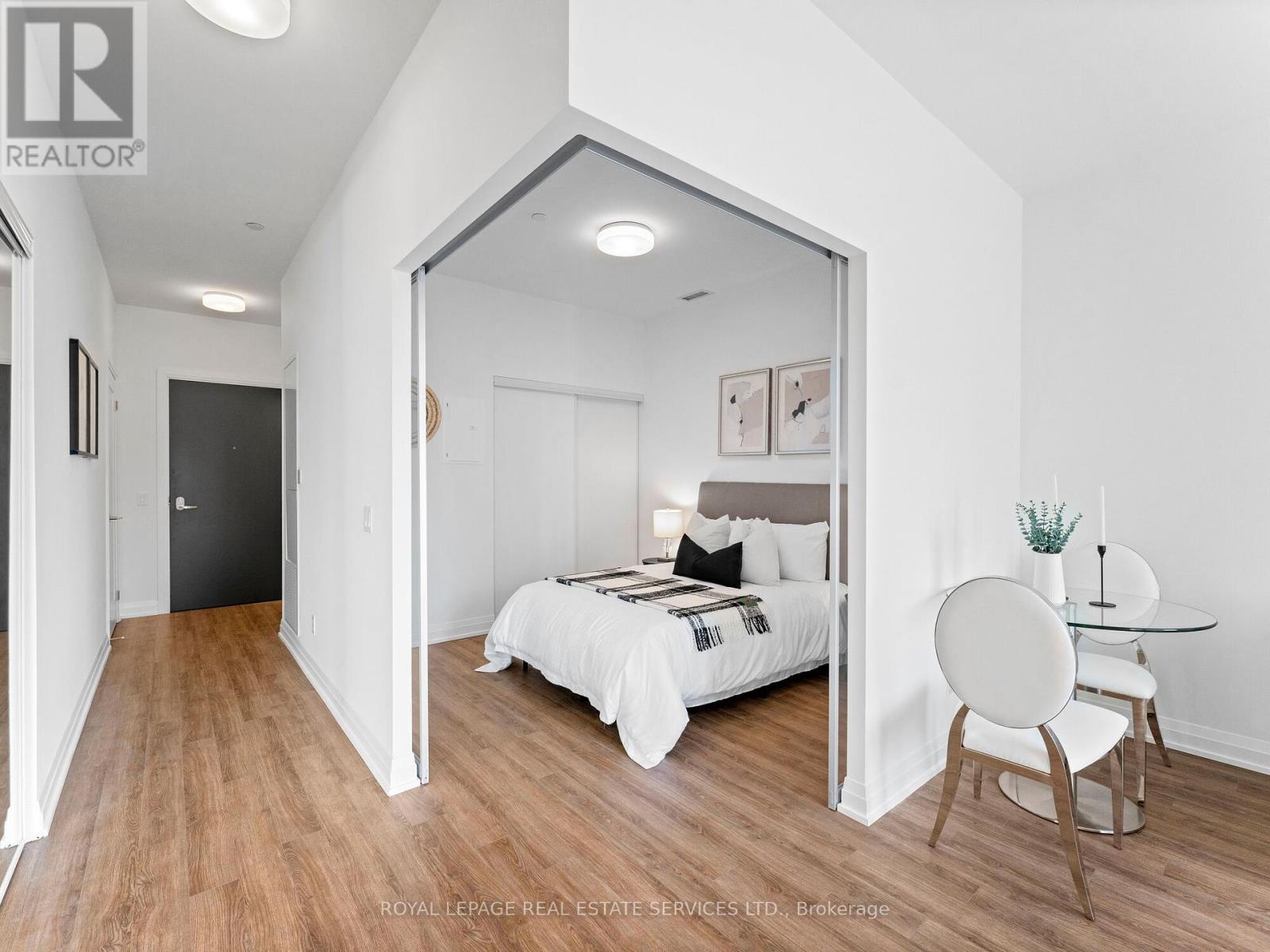 












215 - 286 MAIN STREET

,
Toronto,




Ontario
M4C4X5

