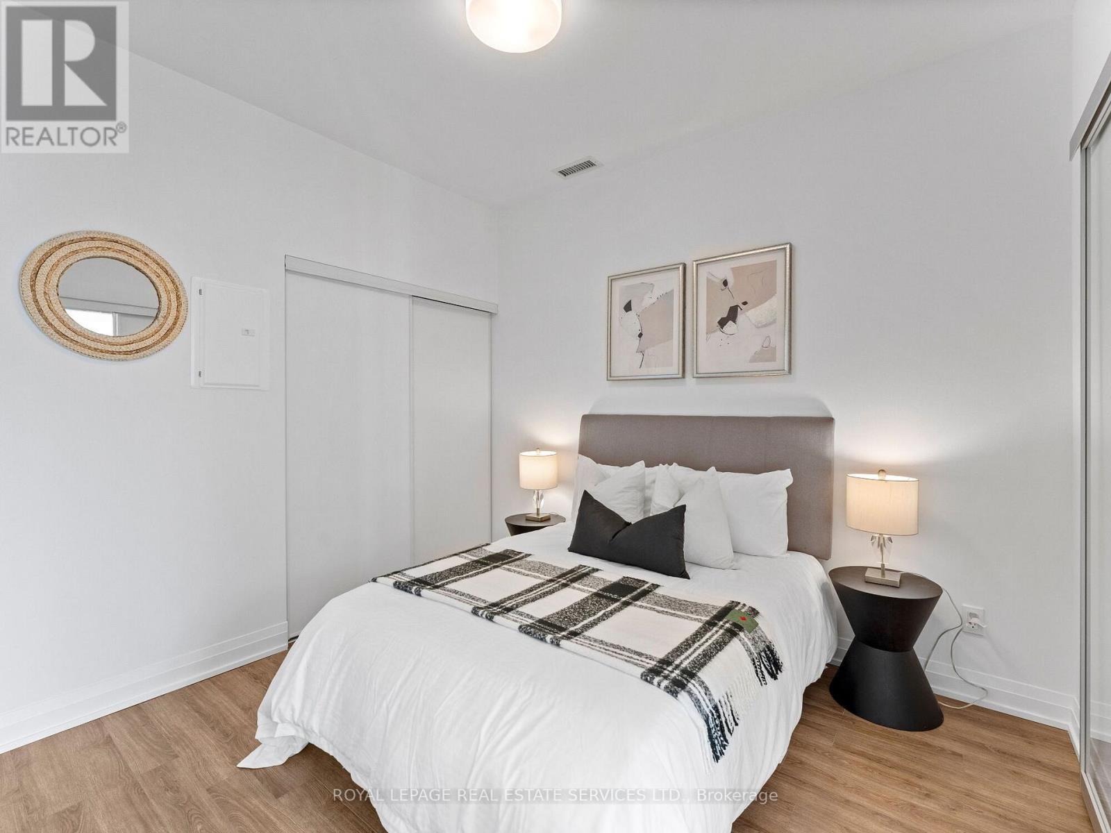 












215 - 286 MAIN STREET

,
Toronto,




Ontario
M4C4X5

