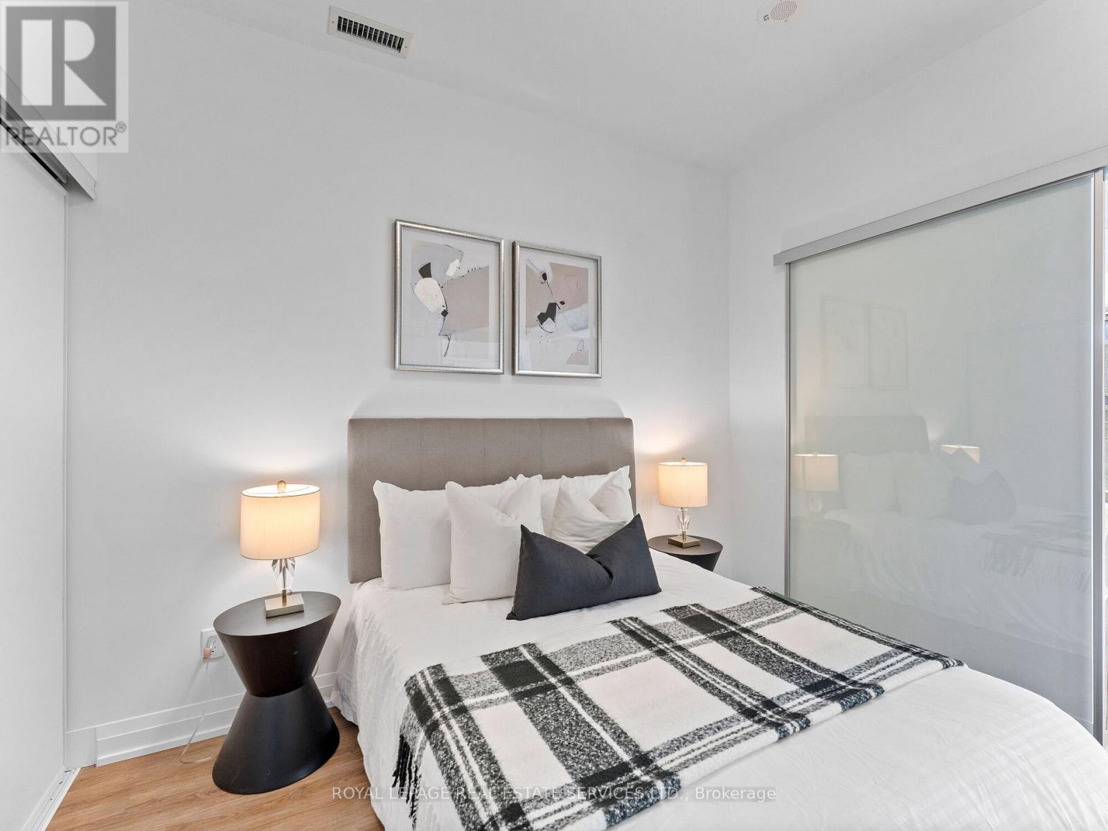 












215 - 286 MAIN STREET

,
Toronto,




Ontario
M4C4X5

