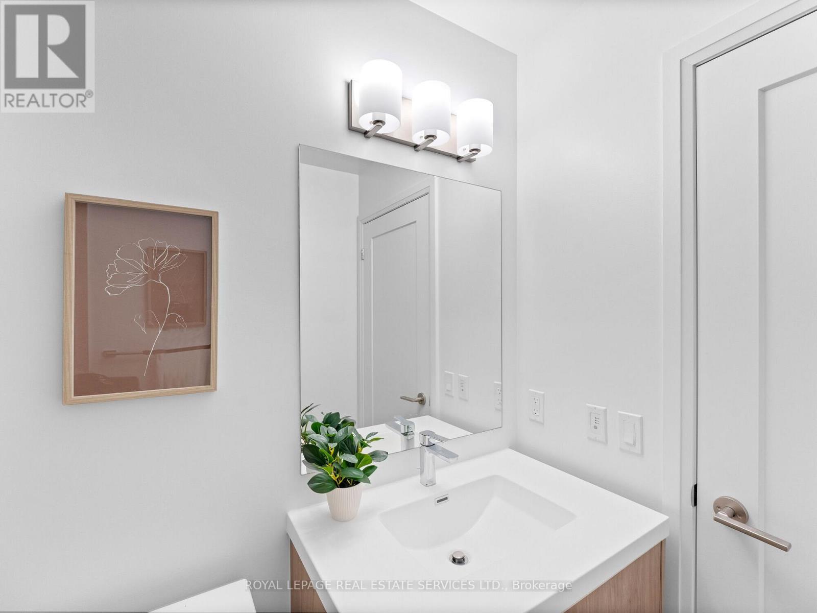 












215 - 286 MAIN STREET

,
Toronto,




Ontario
M4C4X5

