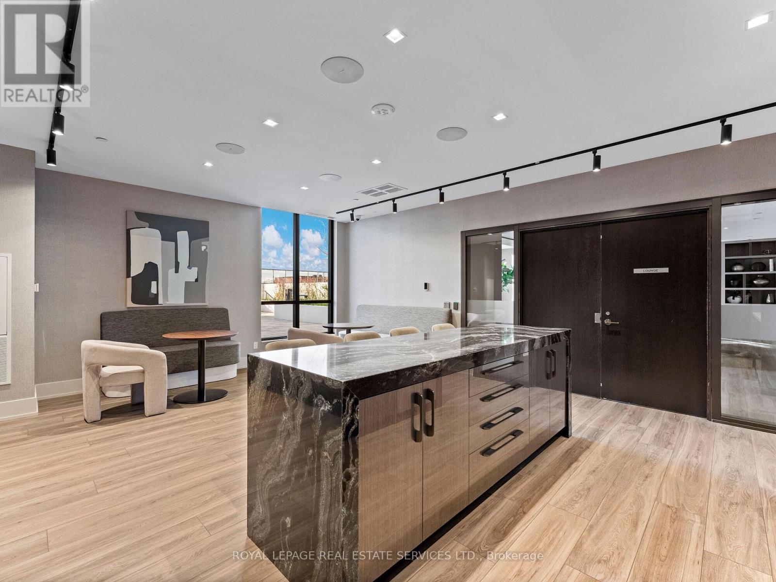 












215 - 286 MAIN STREET

,
Toronto,




Ontario
M4C4X5

